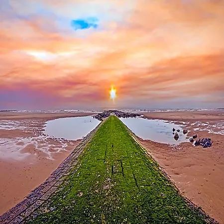 Hotel With Beautiful Sea-view Middelkerke